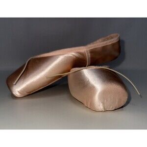 Suffolk Silhouette Pointe Ballet Shoes NEW 8 XXX Standard England Women’s US 10